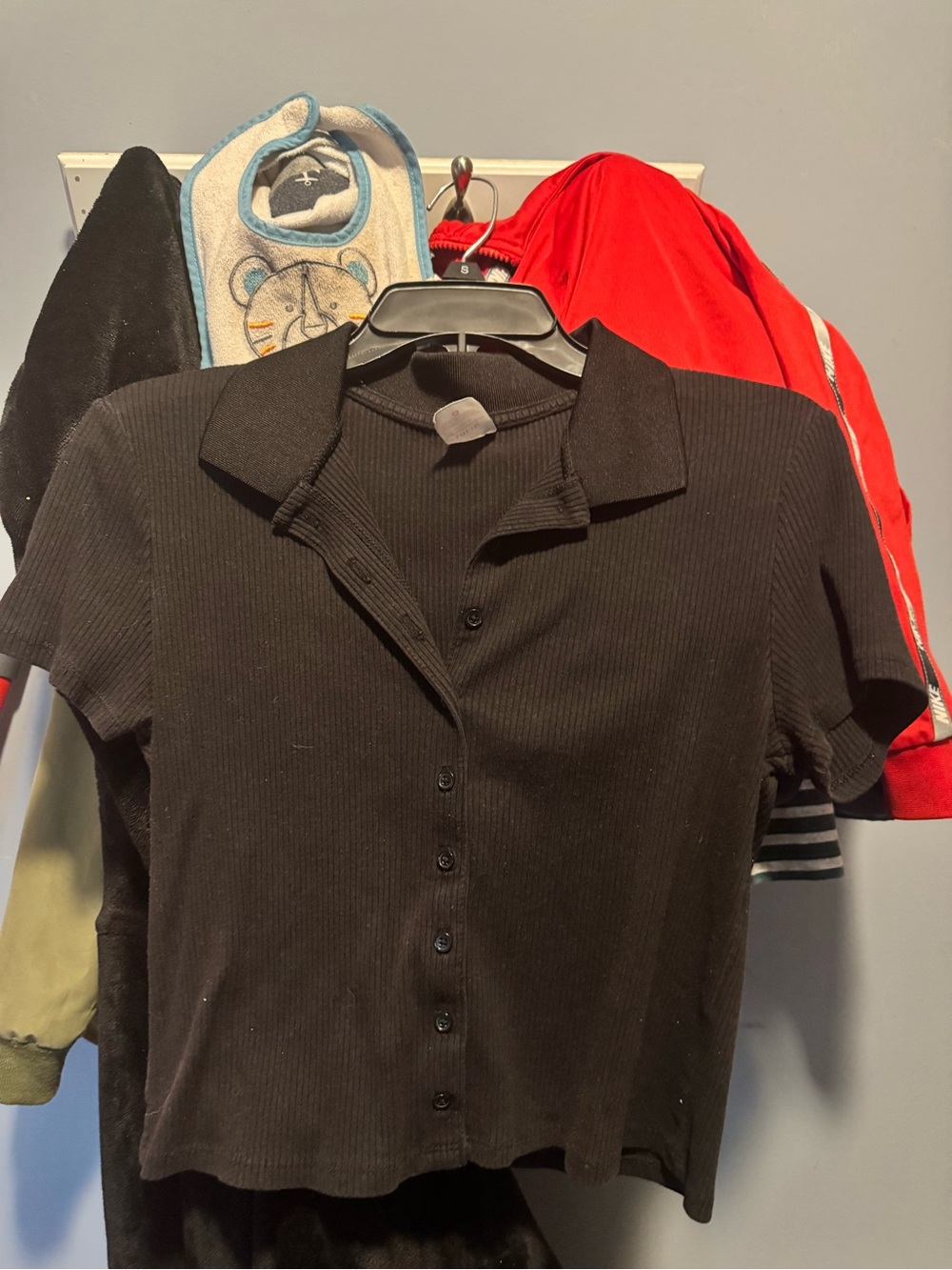 No boundaries black collar crop button down t shirt